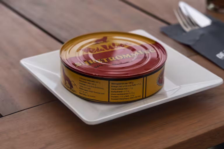 Surströmming – smak fermentowanych śledzi